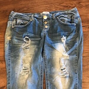No Boundaries size juniors 17 Distressed Blue Jeans Capri cropped